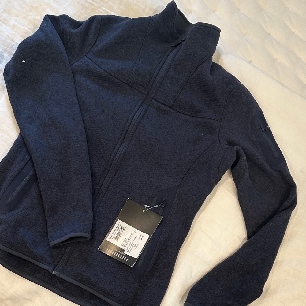 Arc'teryx full zip sweater/sweatshirt- women’s size M. NWT!!